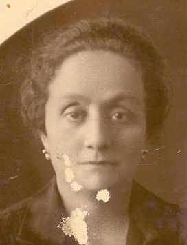Lea Perl (Reifer) 1882–1942.jpeg